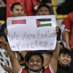 Suporter Timnas Indonesia peduli Palestina-1699286293