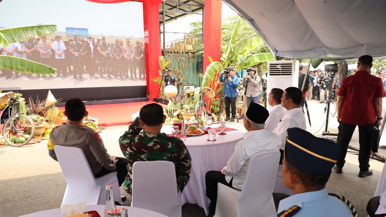 Wakil Presiden (Wapres) K.H. Ma'ruf Amin hari ini, Rabu (01/11/2023) menghadiri Kick Off Gerakan Nasional Ketahanan Pangan 2023 yang dipusatkan di Taman Pancasila, Kecamatan Cibitung, Kabupaten Bekasi, Provinsi Jawa Barat.