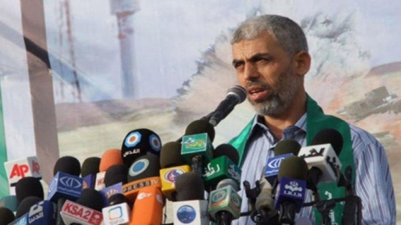 Pemimpin utama Hamas, Yahya Ibrahim Hassan Sinwar dianggap sebagai dalang serangan 7 Oktober di Israel selatan. (Middle East Monitor)