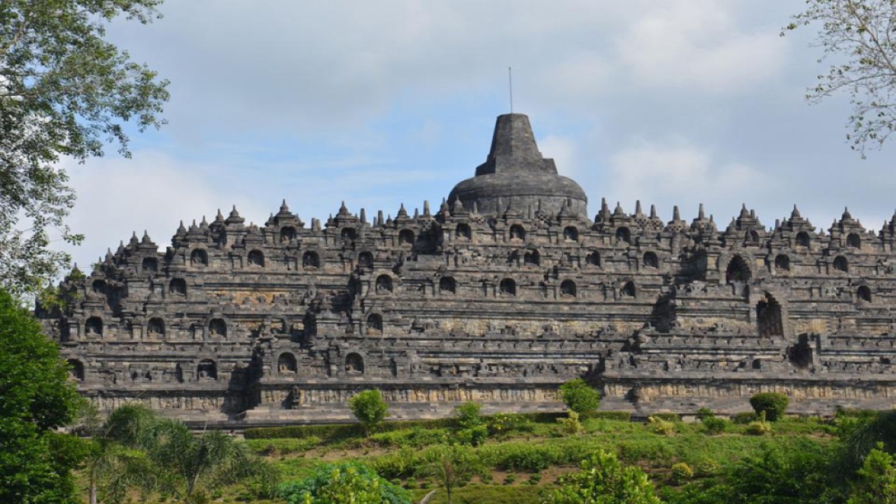 Candi Borobudur Gramedia.com