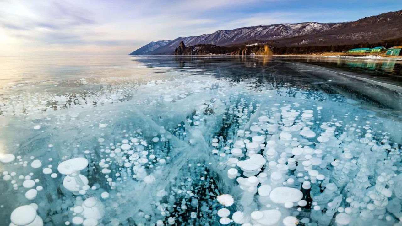 Danau Baikal Sumber: Ecohubmap.com