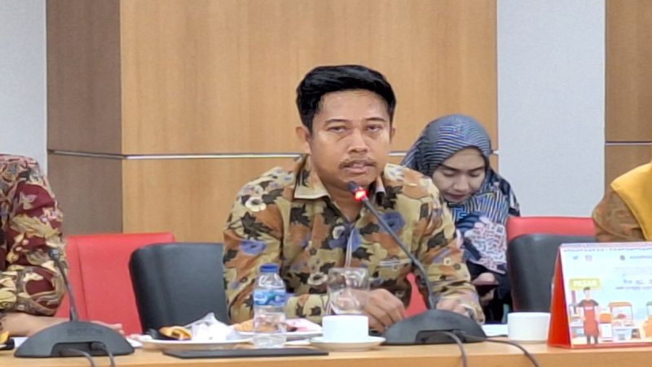 Kepala Divisi Teknis Penyelenggaraan Pemilu KPU DKI Dody Wijaya dalam rapat Komisi A DPRD DKI, Jakarta, Selasa (28/11/2023). ANTARA/Luthfia Miranda Putri