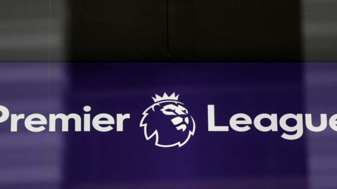 The logo is pictured through a glass window at the headquarters of the English Premier League in London on March 13, 2020. - The English Premier League suspended all fixtures until April 4 on Friday after Arsenal manager Mikel Arteta and Chelsea winger Callum Hudson-Odoi tested positive for coronavirus. (Photo by Isabel Infantes / AFP) (AFP/ISABEL INFANTES)