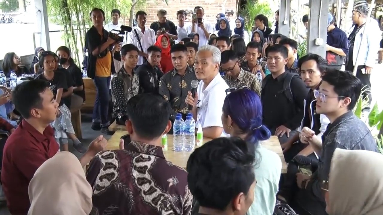 Ganjar Pranowo bersama kaum milenial, Gen Z, influencer dan relawan muda di Kopi Story Klaten, Jawa Tengah