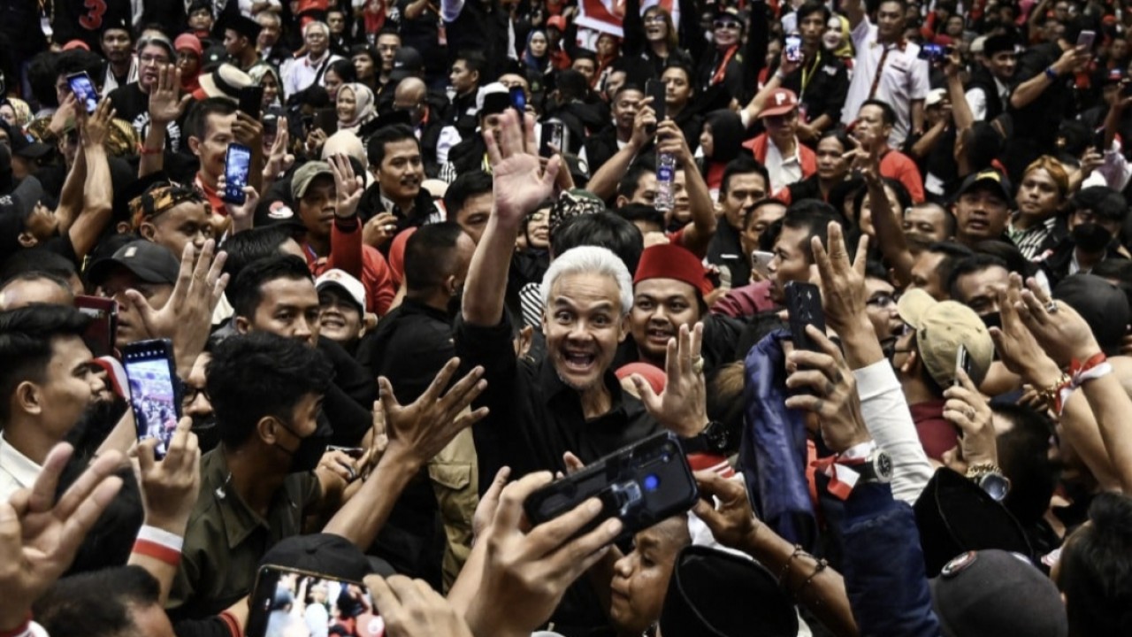 Ganjar Pranowo bersama masyarakat Indonesia