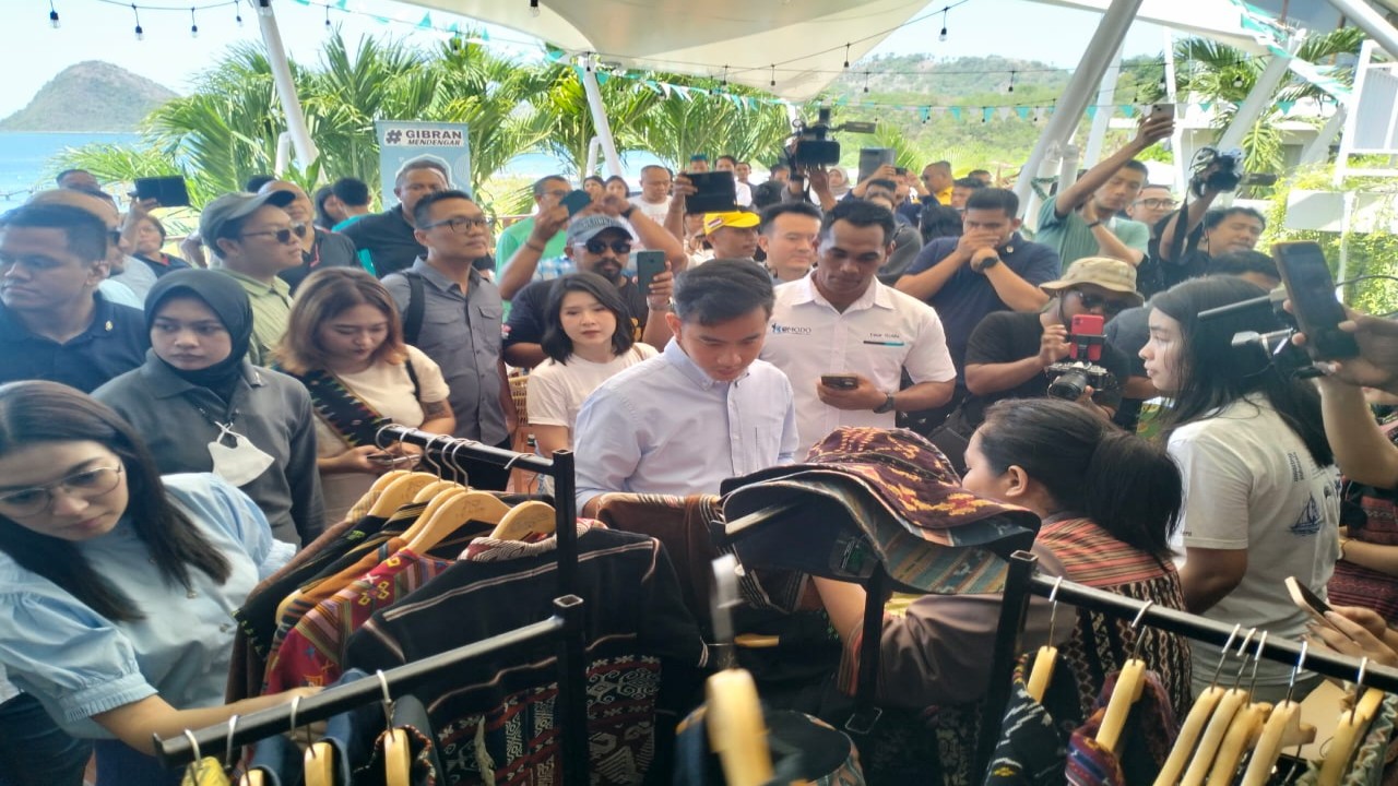 Gibran Rakabuming Raka mengunjungi Labuan Bajo, Kabupaten Manggarai Barat, Nusa Tenggara Timur, Sabtu 30 November 2023. Foto : Edison Risal/Media Labuan Bajo