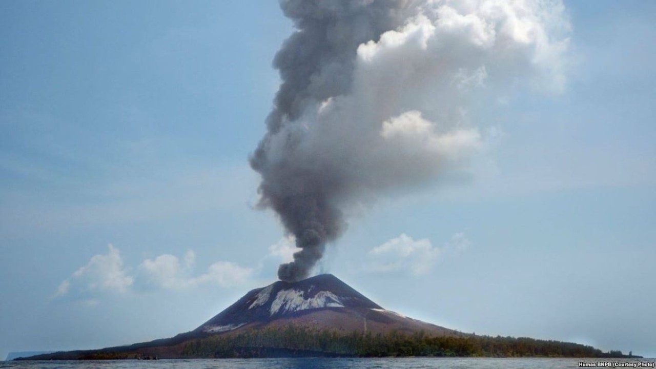 Gunung Anak Krakatau erupsi/ist