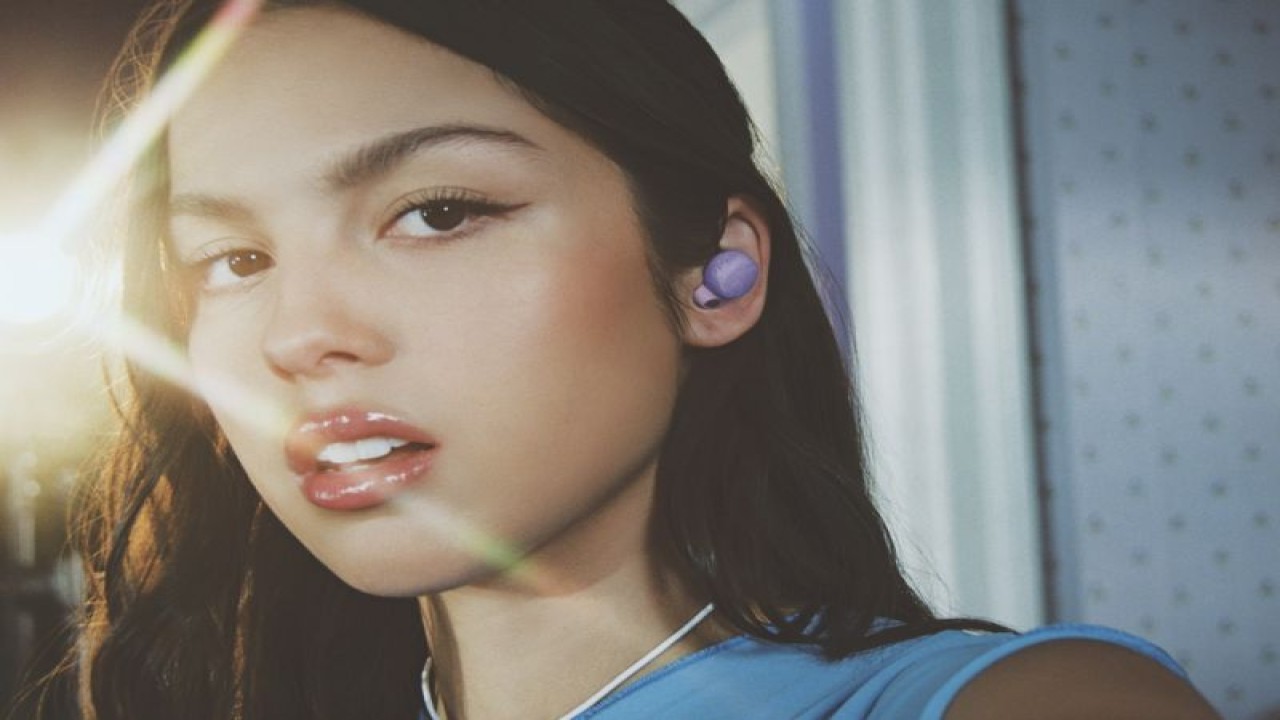 Headphone edisi terbatas "LinkBuds S x Olivia Rodrigo" (ANTARA/HO-Sony)