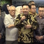 Ketua Umum DPN Peradi, Prof. Dr. Otto Hasibuan, SH.MM bersama para anggota di acara HUT Peradi yang ke-19-1703191230