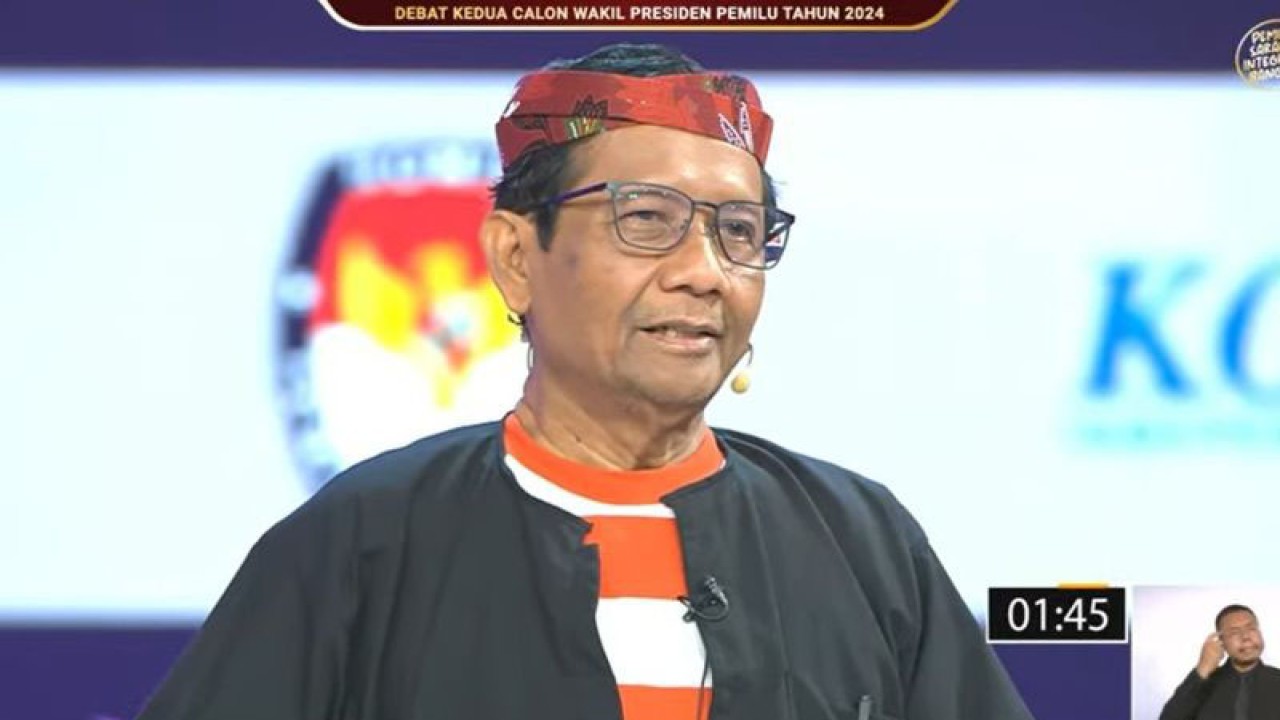 Tangkapan layar Calon Wakil Presiden nomor urut tiga Mahfud MD menanggapi pertanyaan pertama dalam Debat Cawapres 2024 yang diselenggarakan di Jakarta, Jumat (22/12/2023). ANTARA/Hreeloita Dharma Shanti