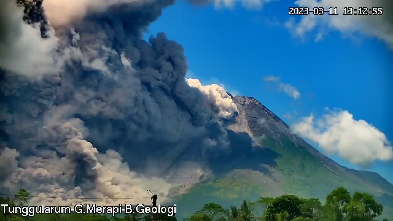 Gunung Merapi luncurkan awan panas/ist
