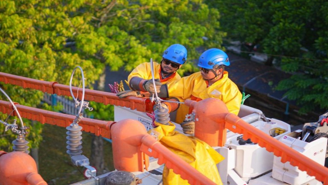 PT PLN (Persero) memastikan keandalan pasokan listrik secara nasional tetap terjaga selama perayaan Natal 2023 dan  Tahun Baru 2024. Foto (Istimewa)