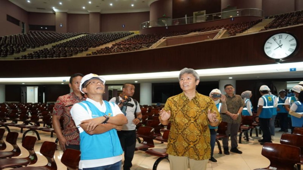 General Manager PLN UID Jakarta Raya Lasiran di Gereja Reformed Injili Indonesia (GRII) Kemayoran, Jakarta Pusat, Selasa (19/12/2023). ANTARA/Ho/PT PLN UID Jakarta Raya