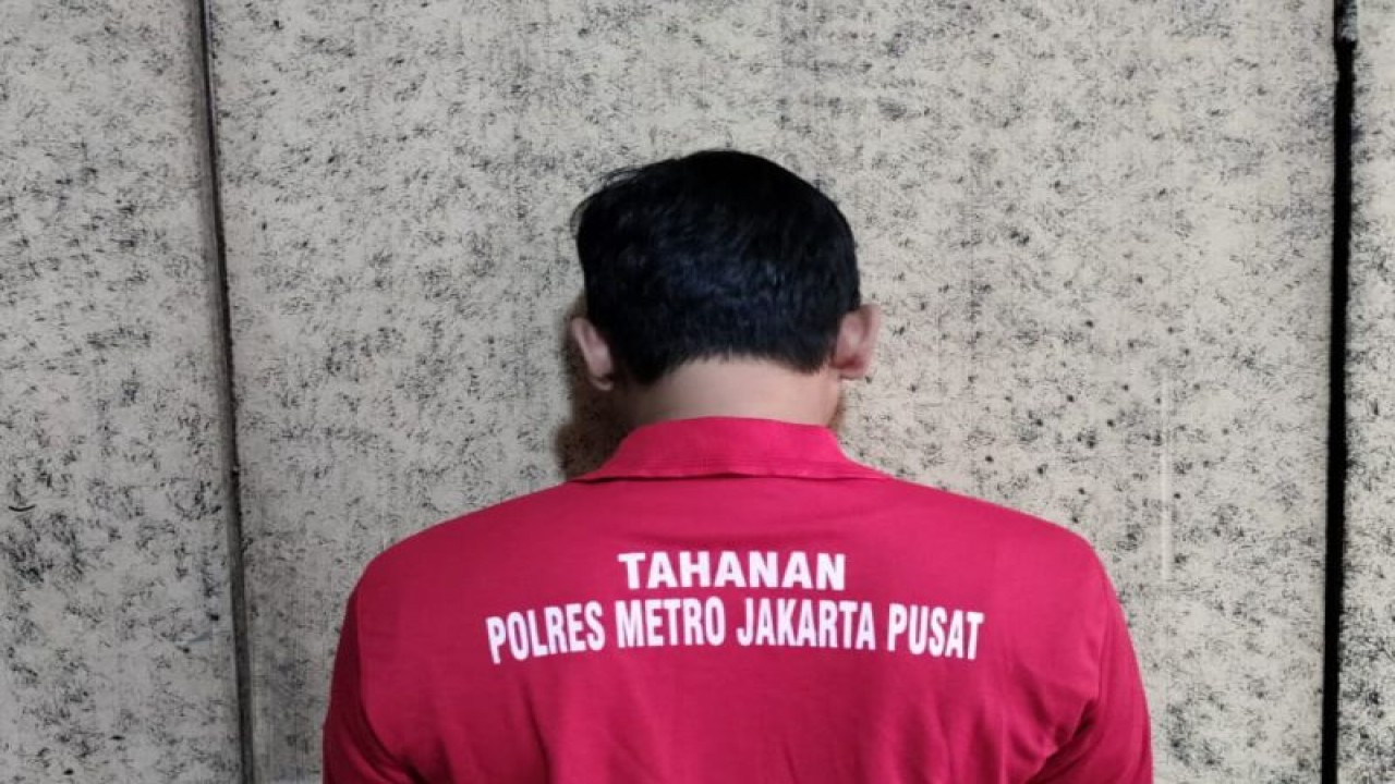 Polisi tangkap kurir narkoba di wilayah Kumbang Raya, Kalideres, Jakarta Barat, Rabu (6/12/2023). ANTARA/HO-Polsek Tanah Abang