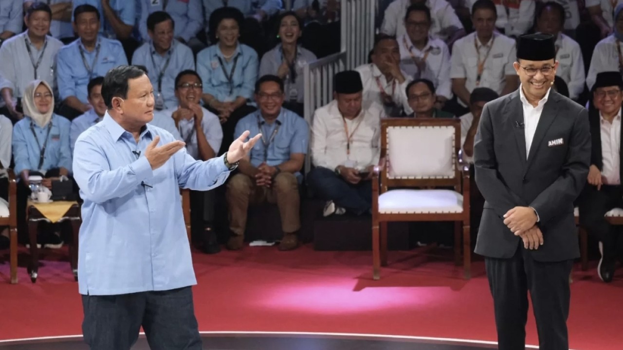 Prabowo Subianto dan Anies Baswedan saat debat capres perdana