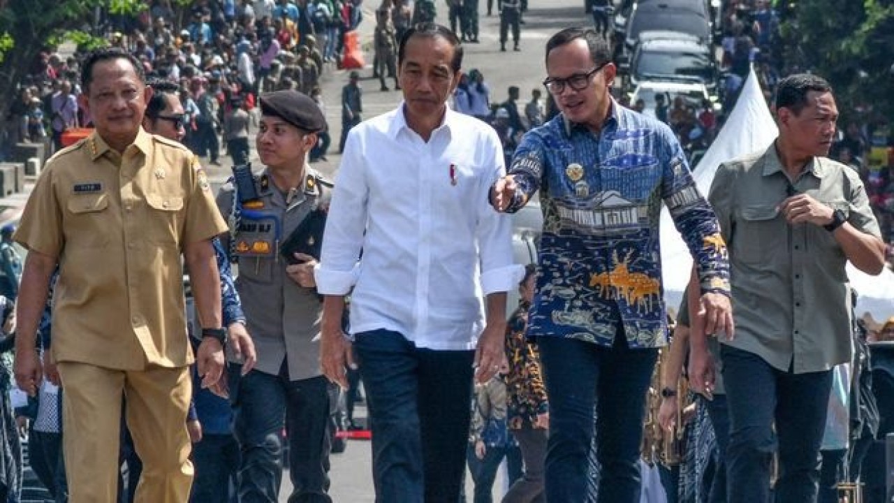 Presiden Jokowi dan Wali Kota Bogor Bima Arya. (Antara)