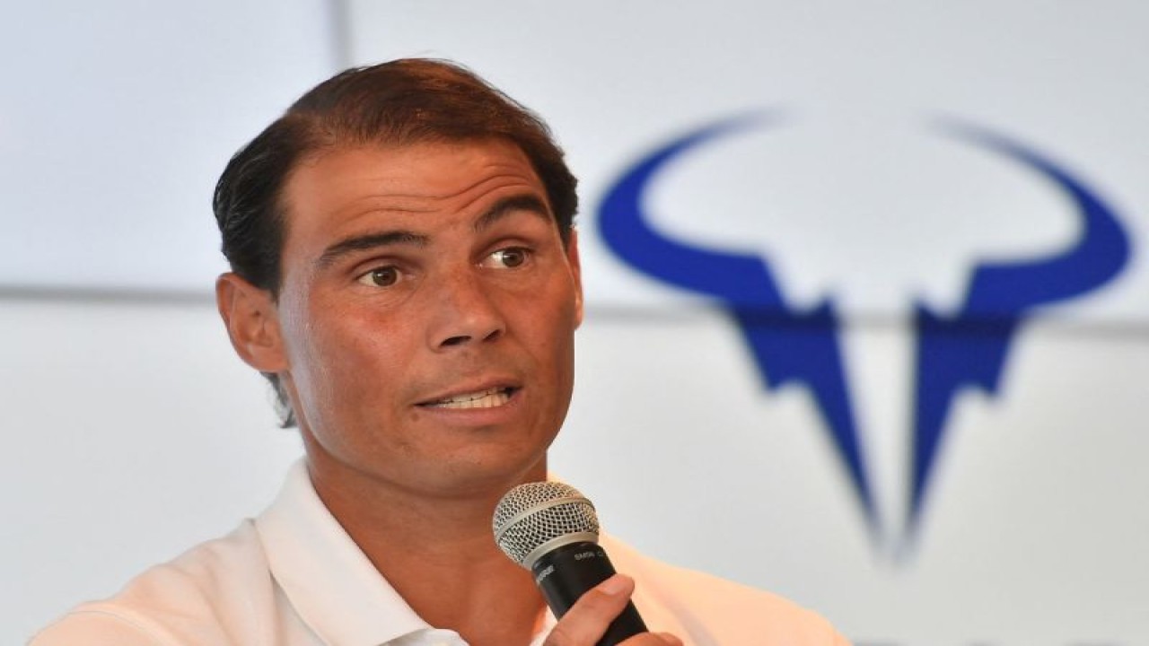 Petenis Spanyol Rafael Nadal dalam konferensi pers pengumuman bahwa dia mengundurkan diri dari French Open di Rafa Nadal Academy, Mallorca, Spanyol, Kamis (18/5/2023). (ANTARA/REUTERS/Miquel Borras)