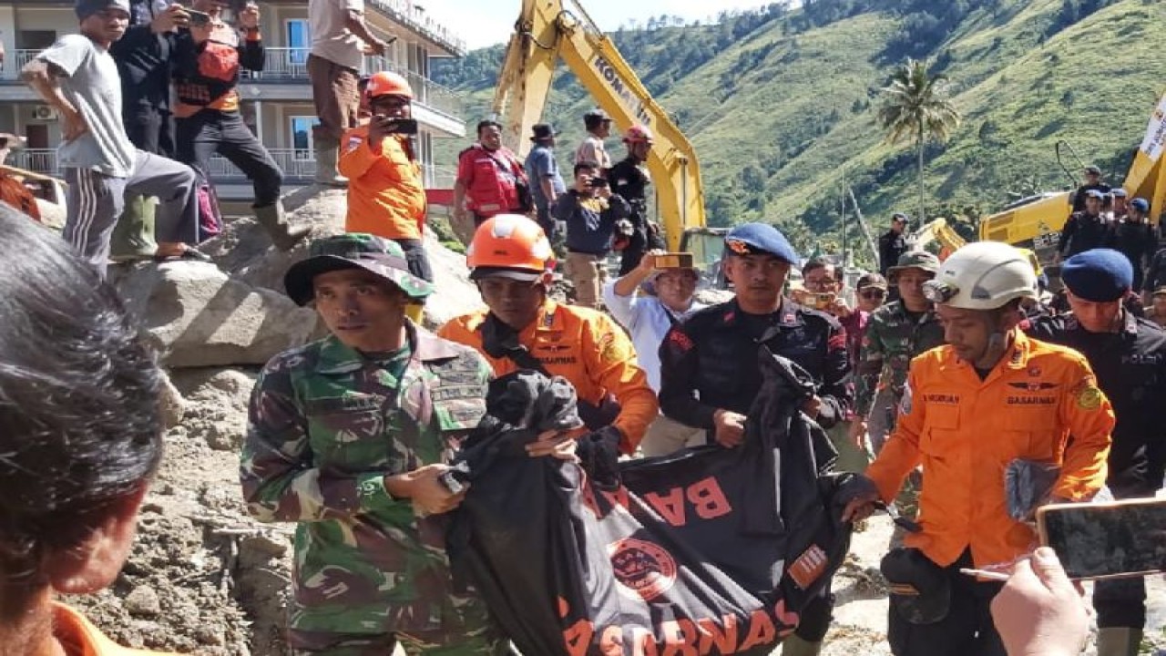 Tim SAR Gabungan Menemukan Salah Satu Korban Akibat Banjir Bandang Dan ...