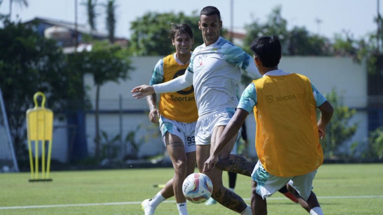 Skuad Persib Bandung latihan