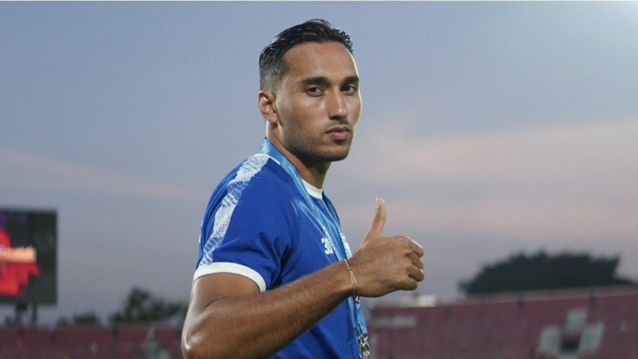 Striker Persib Bandung, Ezra Walian