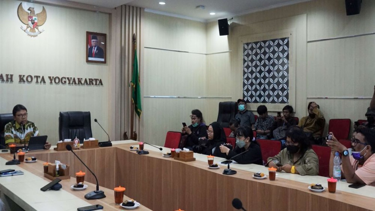 Penjabat (Pj) Wali Kota Yogyakarta, Singgih Raharjo mengatakan, berkaitan dengan peningkatan pneumonia di Tiongkok disebut Menteri Kesehatan (Menkes) bukan virus baru dan berbeda dengan Covid-19. (Istimewa/jogjakota.go.id)