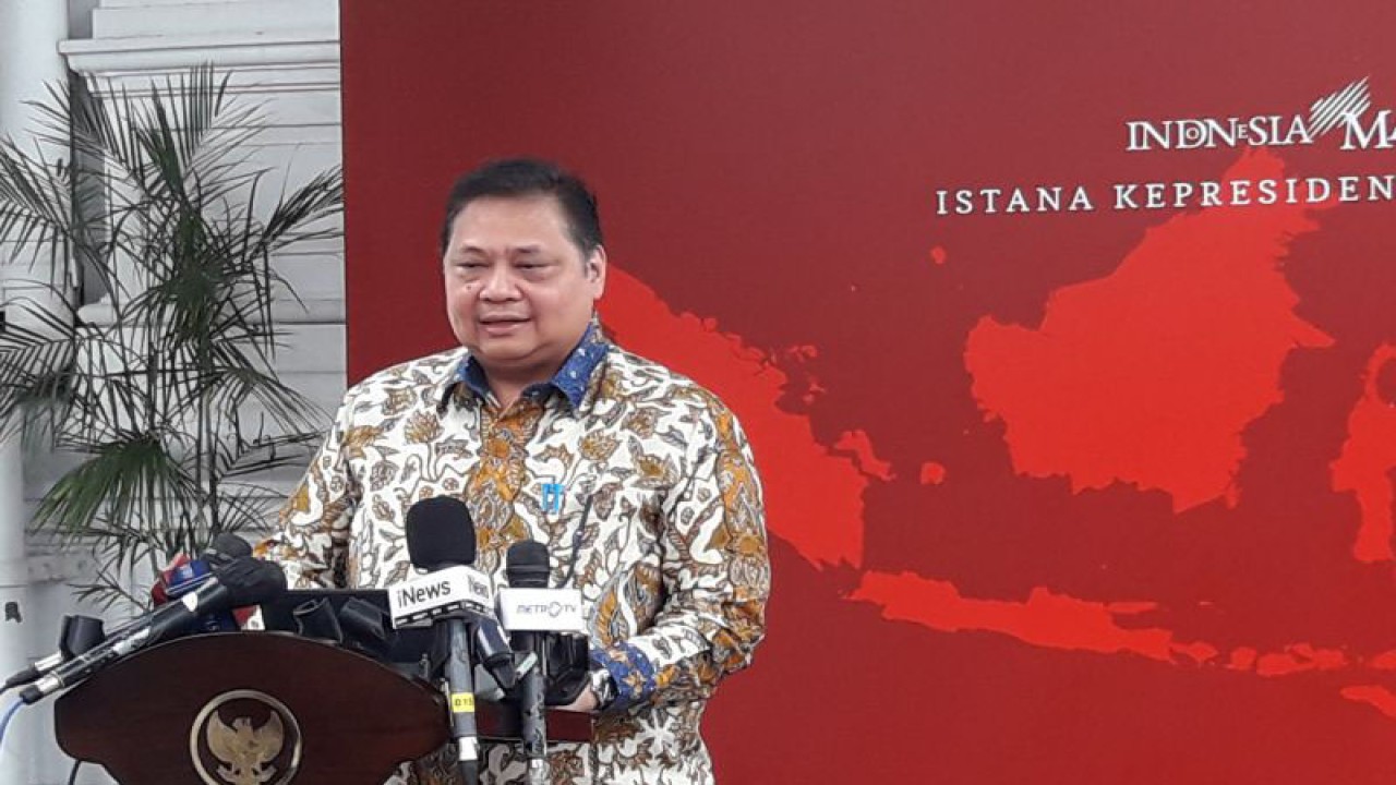 Menteri Koordinator bidang Perekonomian Airlangga Hartarto saat ditemui di Istana Kepresidenan Jakarta, Jumat (19/1/2024). ANTARA/Mentari Dwi Gayati