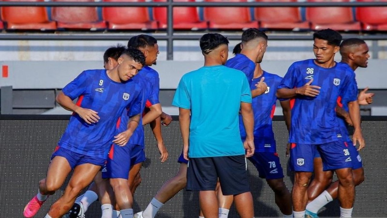 Tangkapan layar - Tim Rans Nusantara FC melakukan latihan di Stadion Kapten I Wayan Dipta Kabupaten Gianyar, Bali, Kamis (14/9/2023). (ANTARA/Instagram/@rans.nusantara)