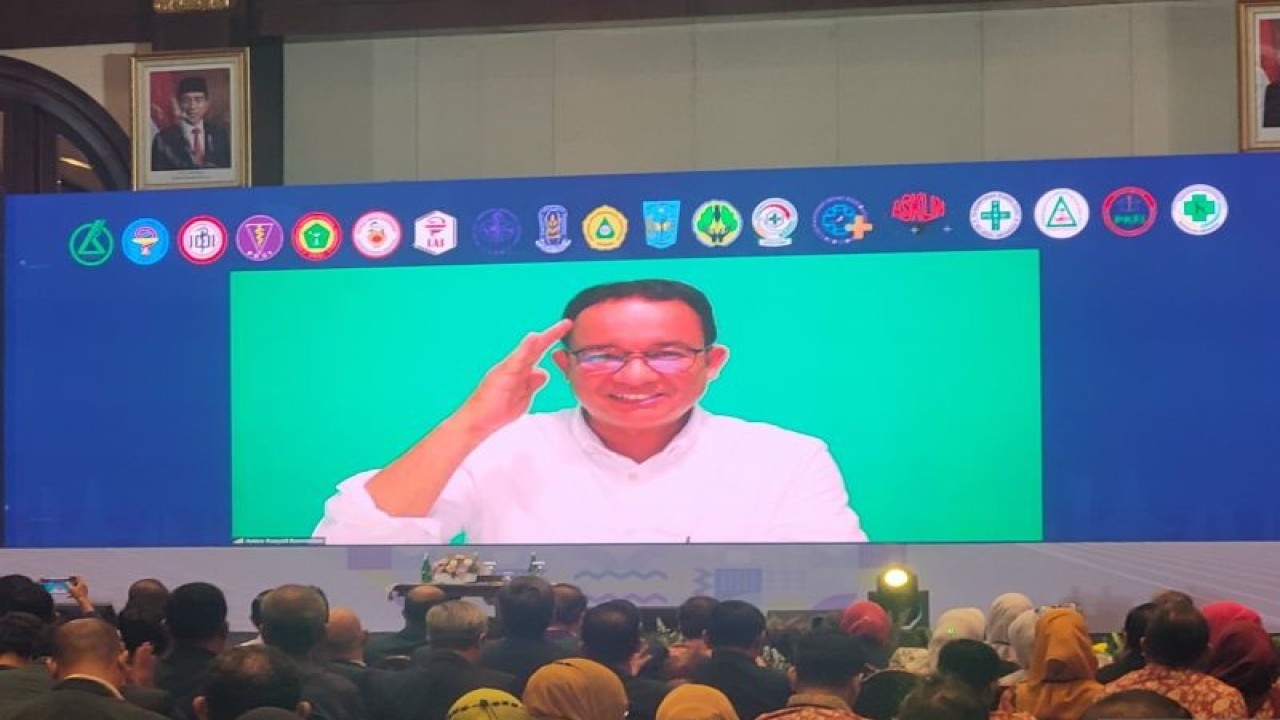 Calon Presiden (Capres) RI nomor urut satu Anies Rasyid Baswedan yang hadir secara virtual dalam acara Dialog Nasional Komunitas Profesi dan Asosiasi Kesehatan (KOMPAK) dengan Capres dan Cawapres RI Tentang Pembangunan Kesehatan Indonesia di Jakarta, Selasa. (16/1/2023). (ANTARA/Sean Muhamad)