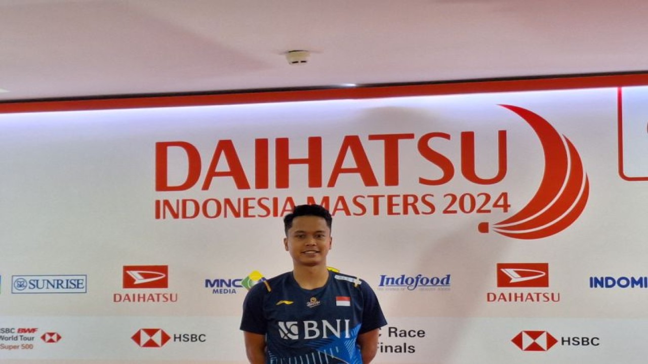 Pebulu tangkis tunggal putra Indonesia Anthony Sinisuka Ginting dalam konferensi pers usai pertandingan babak 32 besar Indonesia Masters 2024 yang berlangsung di Istora Senayan, Jakarta, Rabu (24/1/2024). (ANTARA/FAJAR SATRIYO)