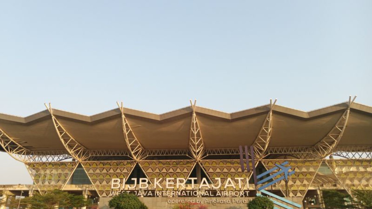 Tampak depan suasana di Bandara Kertajati Majalengka, Jawa Barat. (ANTARA/Fathnur Rohman)