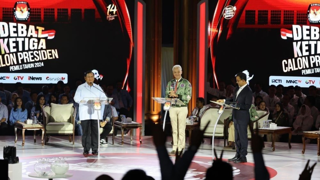 Debat capres diikuti 3 calon presiden yaitu Anies Baswedan, Prabowo Subianto, dan Ganjar Pranowo, di Istora Senayan, Kompleks Gelora Bung Karno (GBK), Jakarta Pusat, Minggu (7/1/2024)