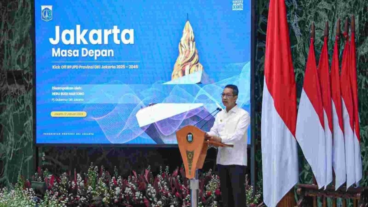 Penjabat (Pj) Gubernur DKI Jakarta Heru Budi Hartono saat membuka kick-off penyusunan Rencana Pembangunan Jangka Panjang Daerah (RPJPD) Provinsi DKI Jakarta tahun 2025-2045 di Balai Kota DKI, Jakarta Pusat, Rabu (17/1/2024). (ANTARA/Ho/Pemerintah Provinsi DKI Jakarta)