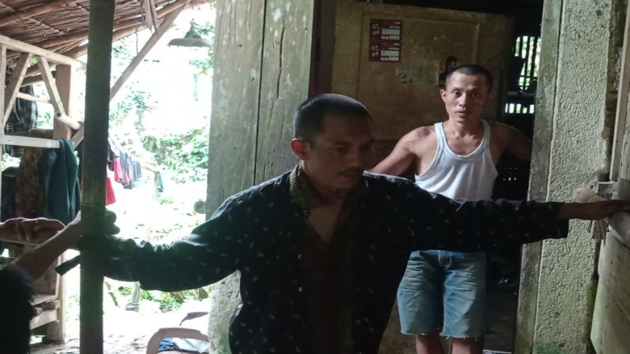 Enam anggota keluarga yang mengalami kelumpuhan warga Kabupaten Lebak dirujuk ke RSCM Jakarta.ANTARA/Mansur