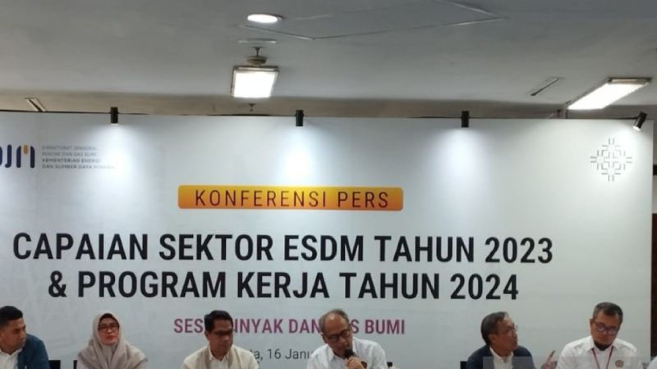 Suasana Konferensi Pers "Capaian Sektor ESDM Tahun 2023 Dan Program ...