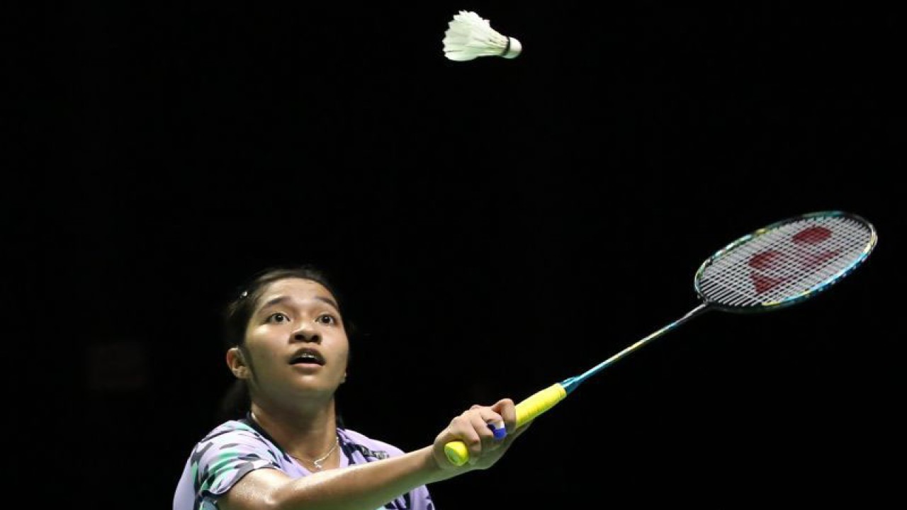 Foto arsip - Pebulu tangkis tunggal putri Indonesia Ester Nurumi Tri Wardoyo berusaha mengembalikan kok ke arah lawanya tunggal putri China Chiu Pin Chian pada pertandingan final BNI Indonesia Master I 2023 di GOR PBSI Sumut, Pancing, Kabupaten Deli Serdang, Sumatera Utara, Minggu (10/9/2023). ANTARA FOTO/Yudi/nz