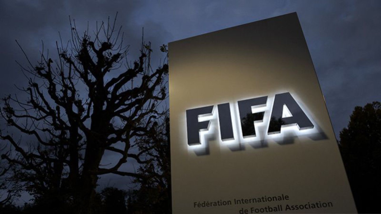 Logo FIFA di depan kantor pusatnya di Zurich, Swiss. ANTARA/AFP/Fabrice Coffrini/aa.