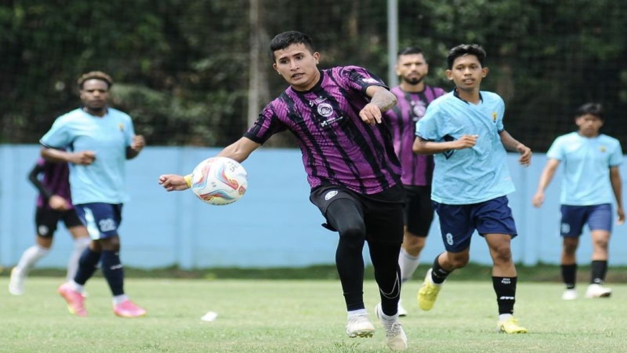 Foto arsip. Sejumlah pemain Arema FC pada saat melakukan sesi latihan. ANTARA/HO-MO Arema FC.