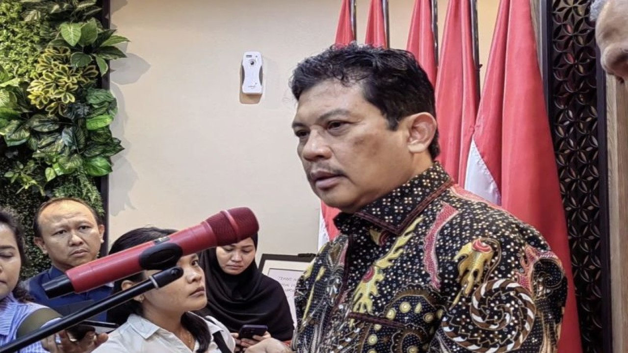 Direktur Utama BPJS Kesehatan Ghufron Mukti dalam konferensi pers Kaleidoskop JKN di Kantor Kemenko PMK, Jakarta, Kamis (11/1/2024). (ANTARA/Asep Firmansyah).