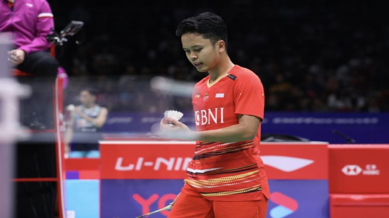 Arsip - Tunggal putra Indonesia Anthony Sinisuka Ginting saat berlaga di babak 16 besar China Masters 2023 di Shenzhen, China, Kamis (23/11/2023). (ANTARA/HO/PP PBSI)