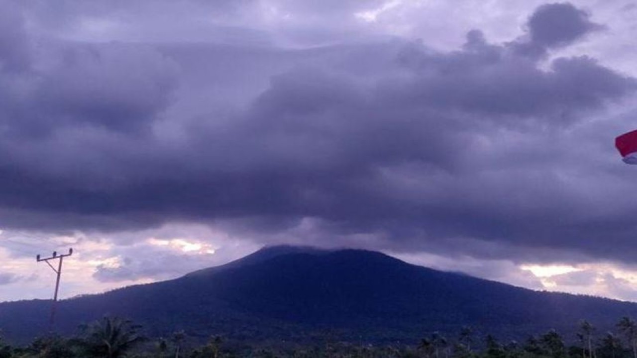 Visual Gunung Lewotobi Laki-laki, Flores Timur, NTT, Kamis (25/1/2024). (ANTARA/HO-PVMBG)