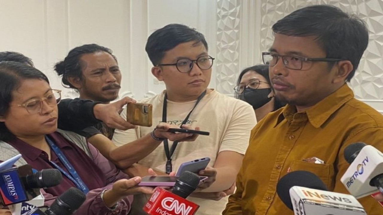 Anggota KPU RI Idham Holik saat memberikan keterangan usai menghadiri acara Uji Coba Tiga Rancangan PKPU di Jakarta, Kamis (11/1/2024). (ANTARA/Hreeloita Dharma Shanti)