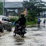 Ilustrasi - Kondisi jalanan di Kota Kupang, NTT yang diguyur hujan beberapa waktu lalu. (ANTARA/Fransiska Mariana Nuka)-1705984293
