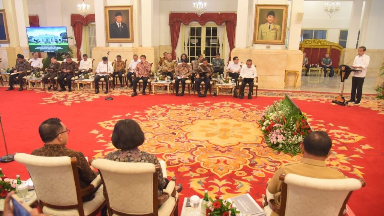 Presiden Jokowi memimpin Sidang Kabinet Paripurna di Istana Negara, Jakarta, Selasa (9/1/2024). (Humas Setkab/Rahmat)