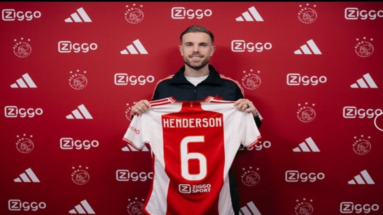 Jordan Henderson saat diperkenalkan secara resmi sebagai pemain baru Ajax Amsterdam pada Jumat (19/1/2024). ANTARA/Ajax.nl