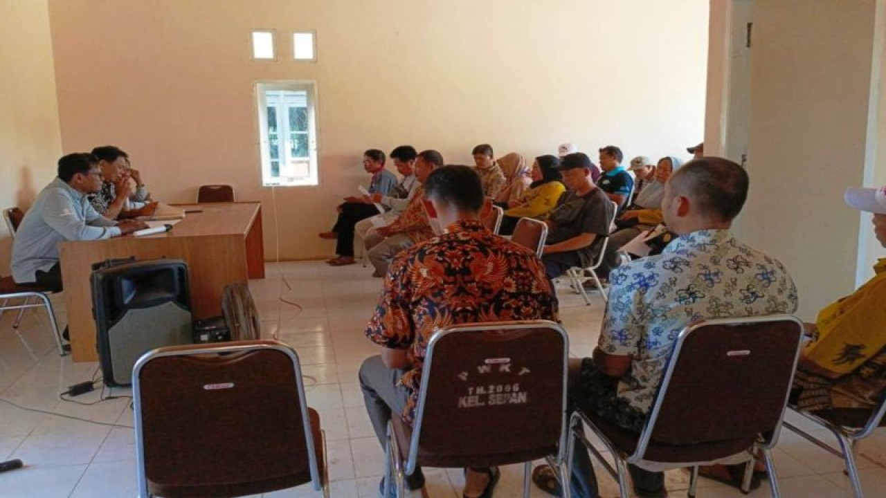 Suasana musyawarah rencana pembangunan (musrenbang) di Kelurahan Sepan, Kabupaten Penajam Paser Utara pada Desember 2023, untuk menyusun perencanaan kegiatan dari dana penjualan karbon (ANTARA/ HO Lurah Sepan)