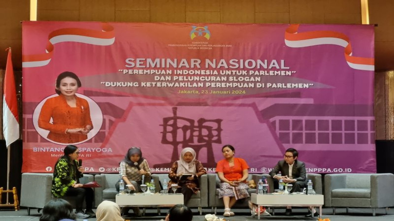 Kegiatan seminar nasional bertajuk "Perempuan Indonesia untuk Parlemen dan Peluncuran Slogan Dukung Keterwakilan Perempuan di Parlemen", di Jakarta, Selasa (23/1/2024). (ANTARA/ Anita Permata Dewi)