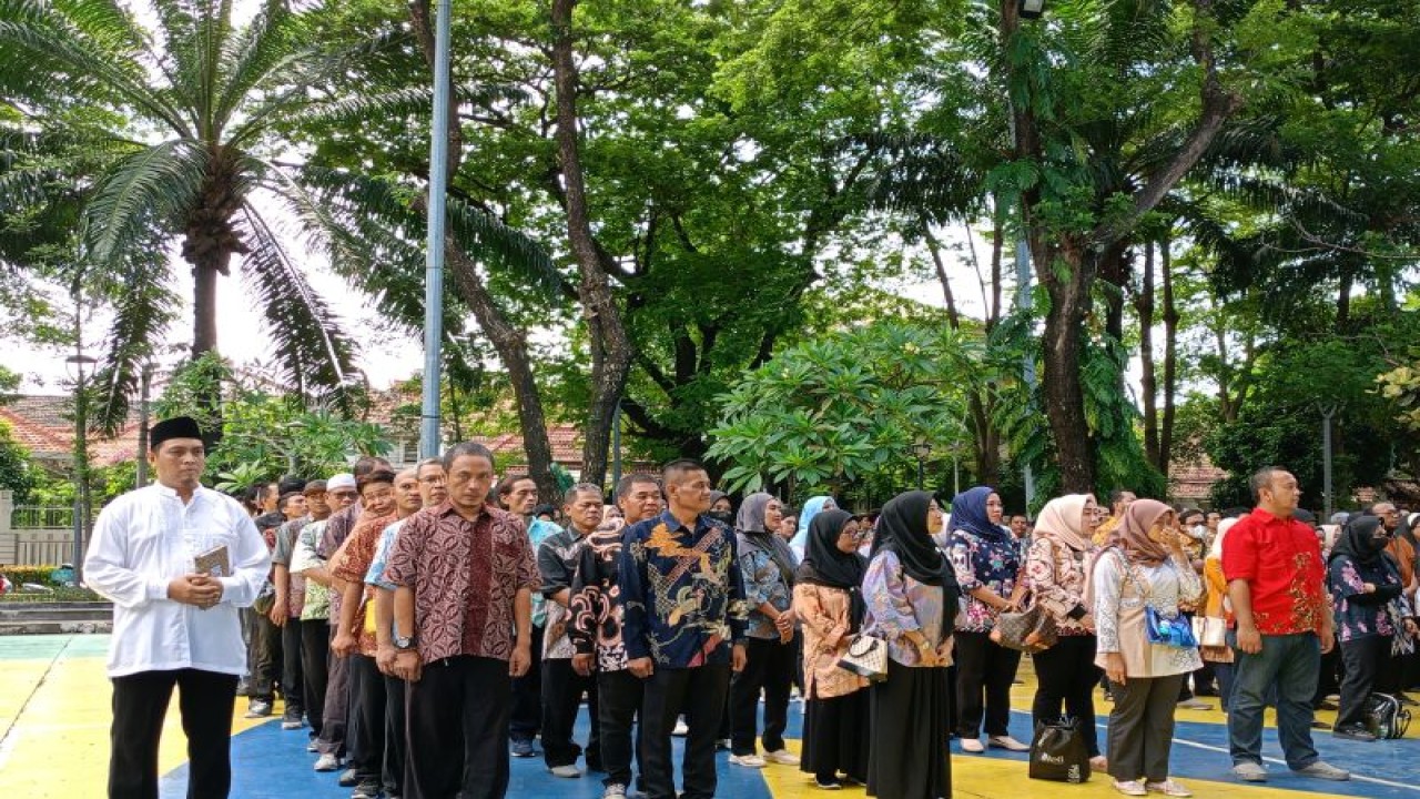 Pelantikan petugas Kelompok Penyelenggara Pemungutan Suara (KPPS) di Taman Menteng, Jakarta Pusat, Kamis (25/1/2024). (ANTARA/Siti Nurhaliza)