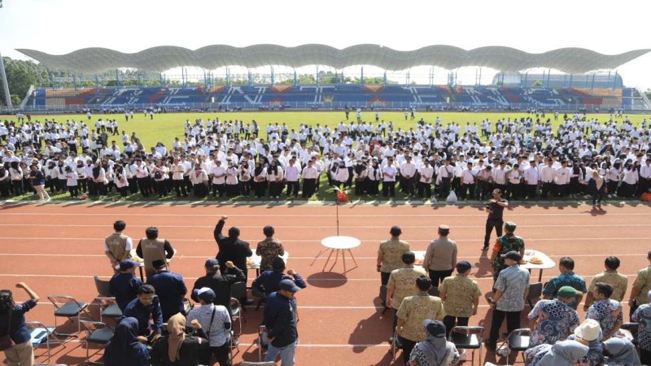 Pelantikan anggota Kelompok Penyelenggara Pemungutan Suara (KPPS) di Stadion Benteng Reborn, Kamis (25/1/2024). ANTARA/HO-Kecamatan Tangerang