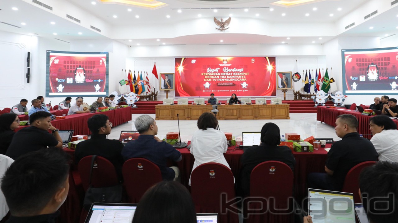 Komisi Pemilihan Umum (KPU) kembali menggelar rapat koordinasi bersama tim pasangan calon serta media penyelenggara debat keempat, di Ruang Sidang Utama KPU, Rabu (17/1/2024).  (foto: hilvan/ed diR)