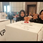 KPU Kota Bengkulu menggelar simulasi pemungutan suara untuk mematangkan persiapan Pemilu 2024. (ANTARA/Anggi Mayasari)-1706601830